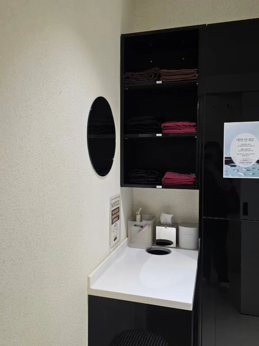 Sink and amenities in the changing room area