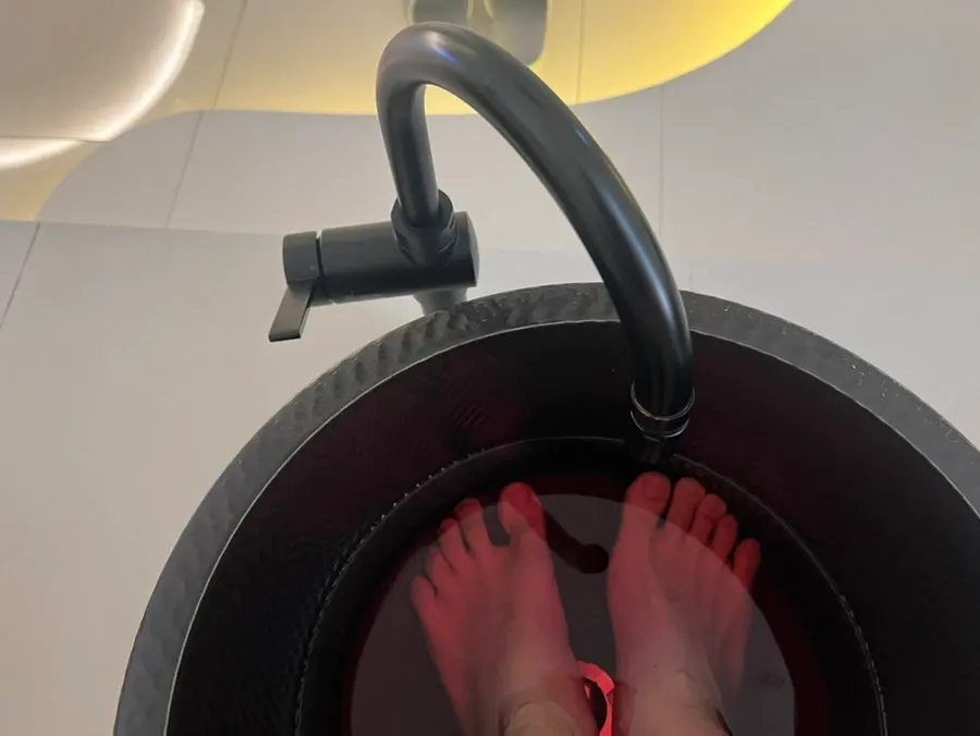 Foot bath setup before the massage