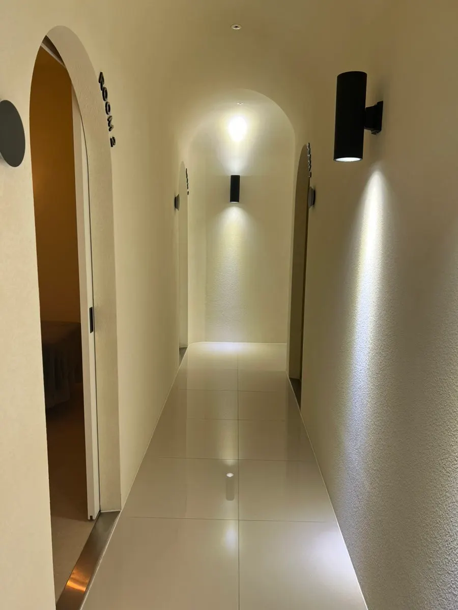 Hallway leading to the treatment room