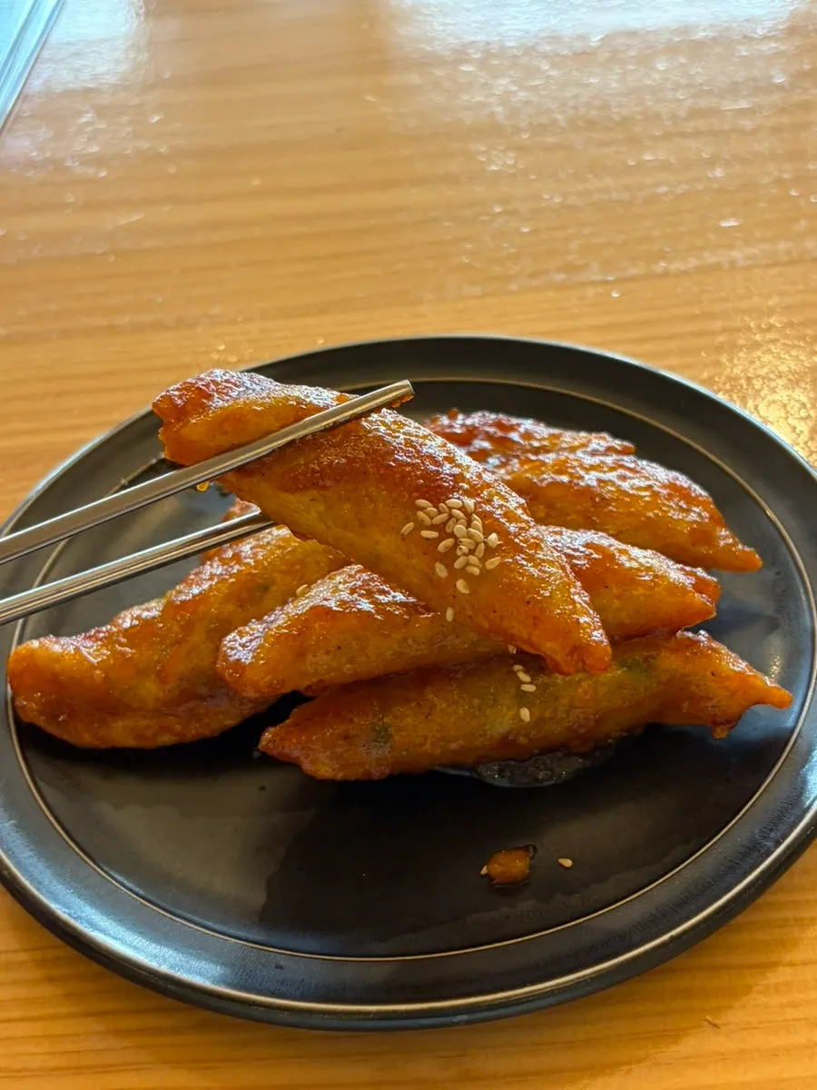 테이블에 놓인 제로콜라와 기본 세팅