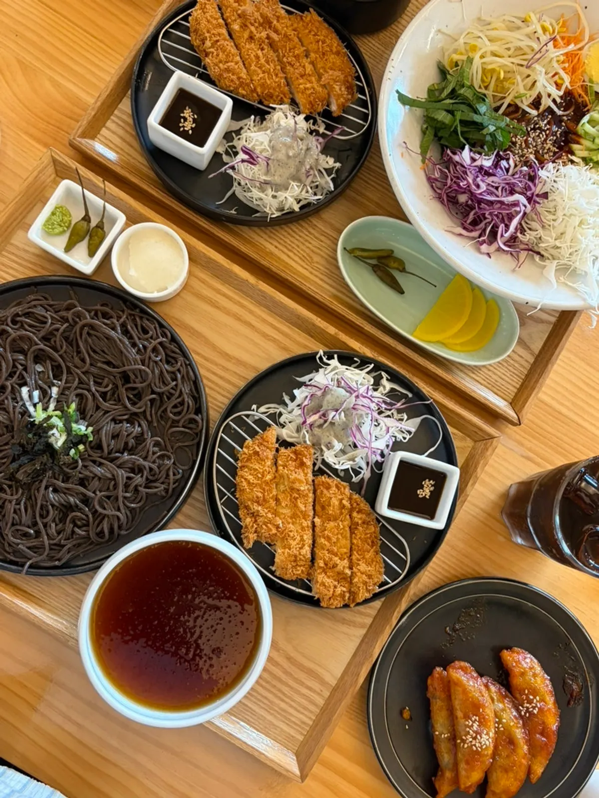 고추장 소스를 코팅한 매콤무침만두 한 접시