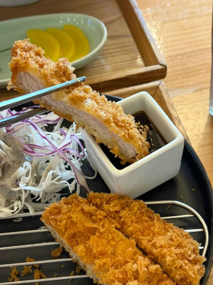 도톰한 등심돈까스 단면