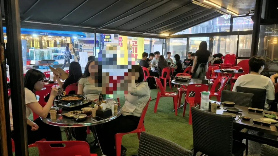 Pocha-style outdoor terrace