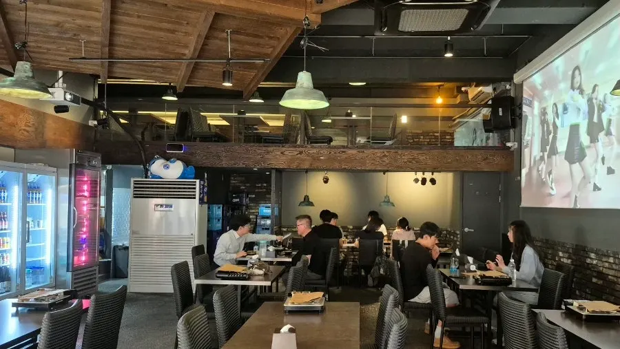 Spacious mezzanine interior tables