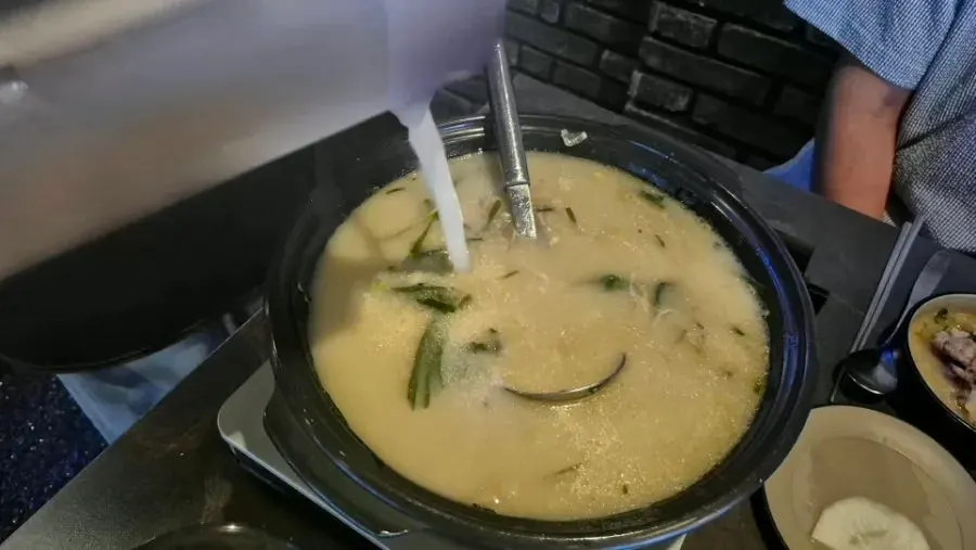 Hot pot with bone broth and kalguksu noodles added