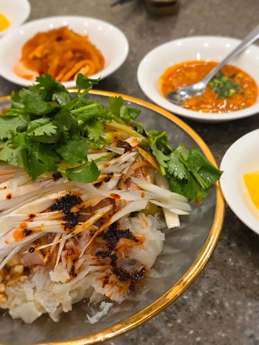 A plate of Seongung's Shandong xiaoji cold dish