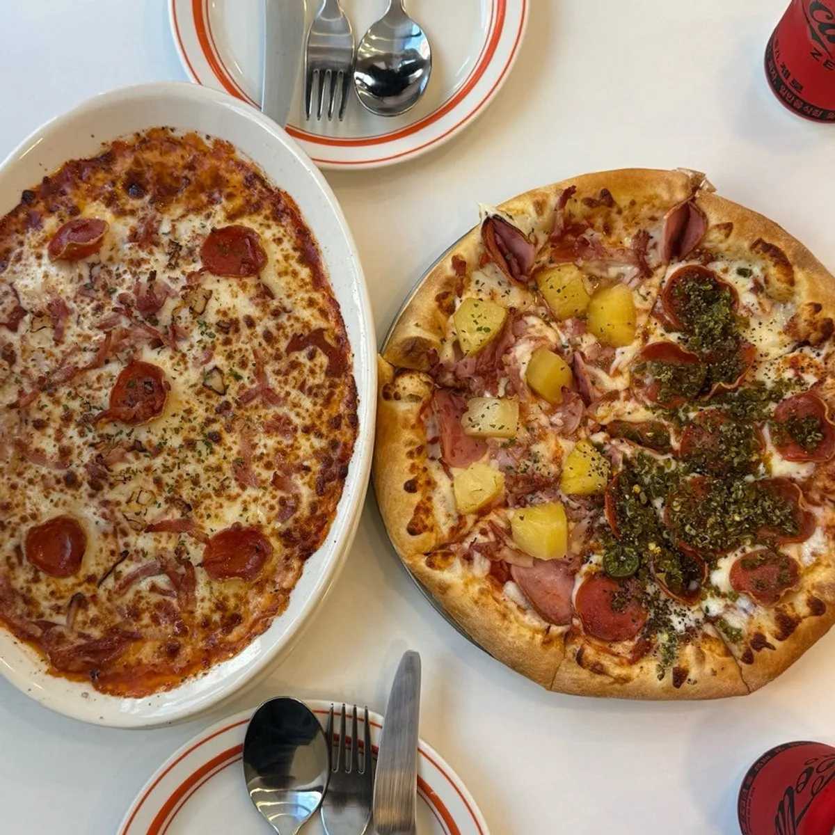 Sunny's Pizza Market main pizza photo near Hongik University Station