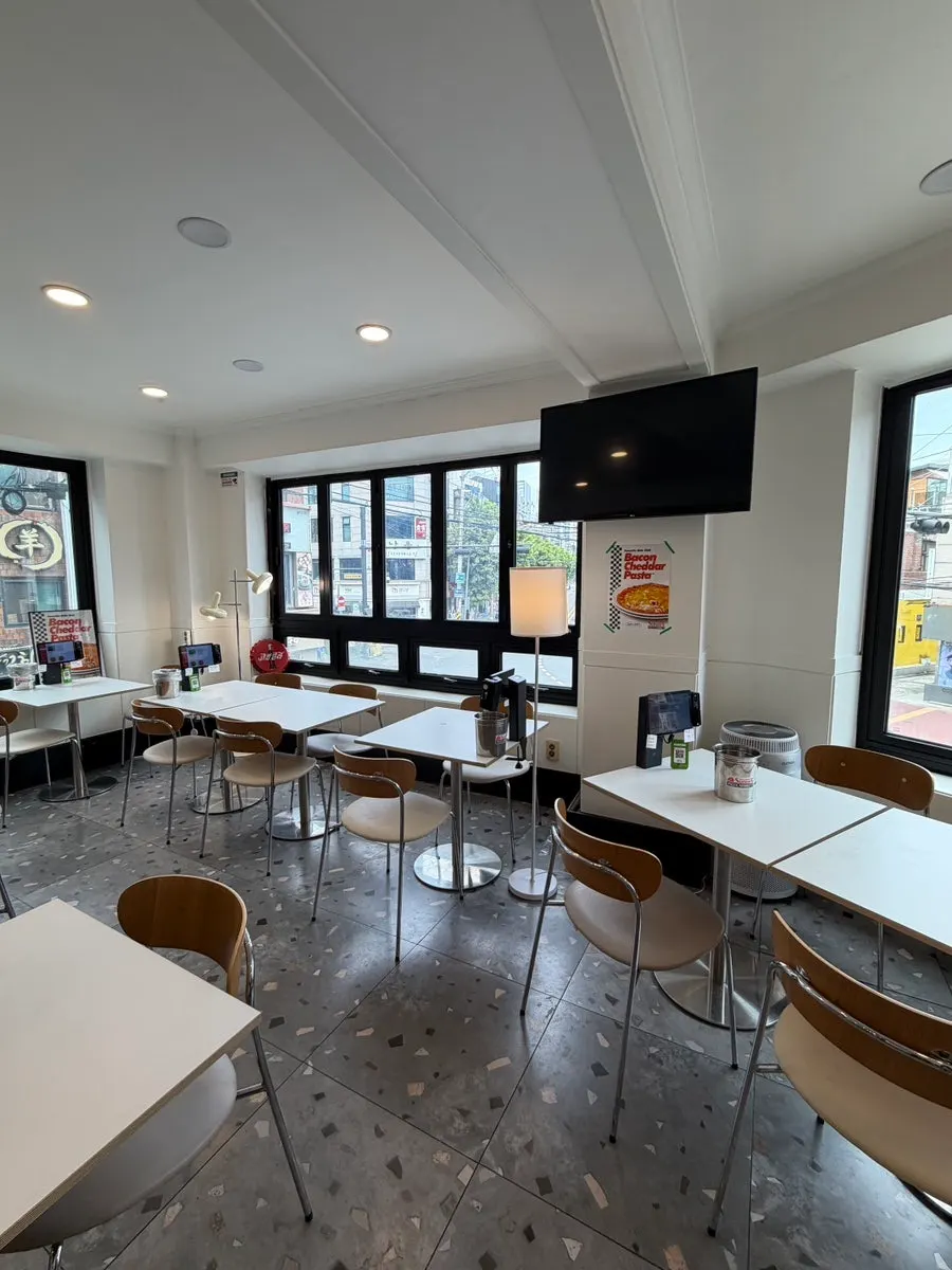 Entrance of the Sunny's Pizza Market 2nd-floor restaurant