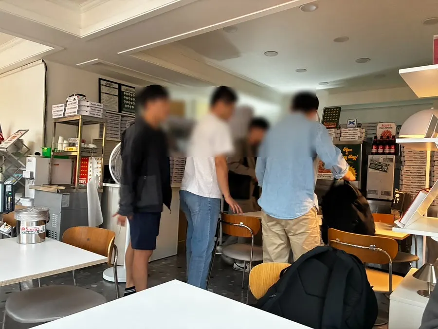 편안한 분위기의 써니스피자마켓 홀