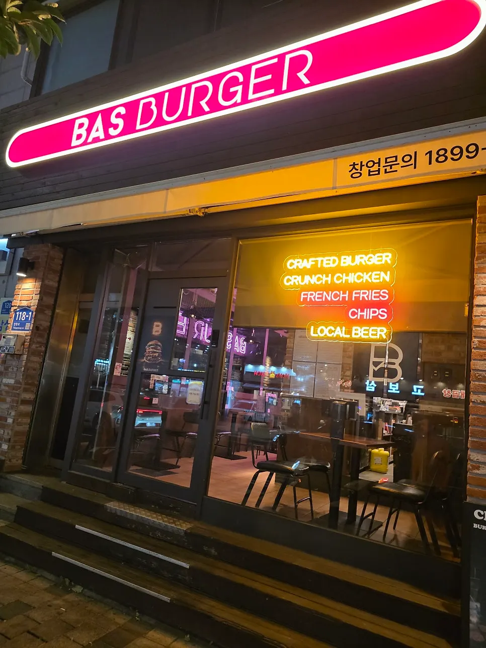 Sriracha Cheese Burger set spread at BAS Burger Seonyudo