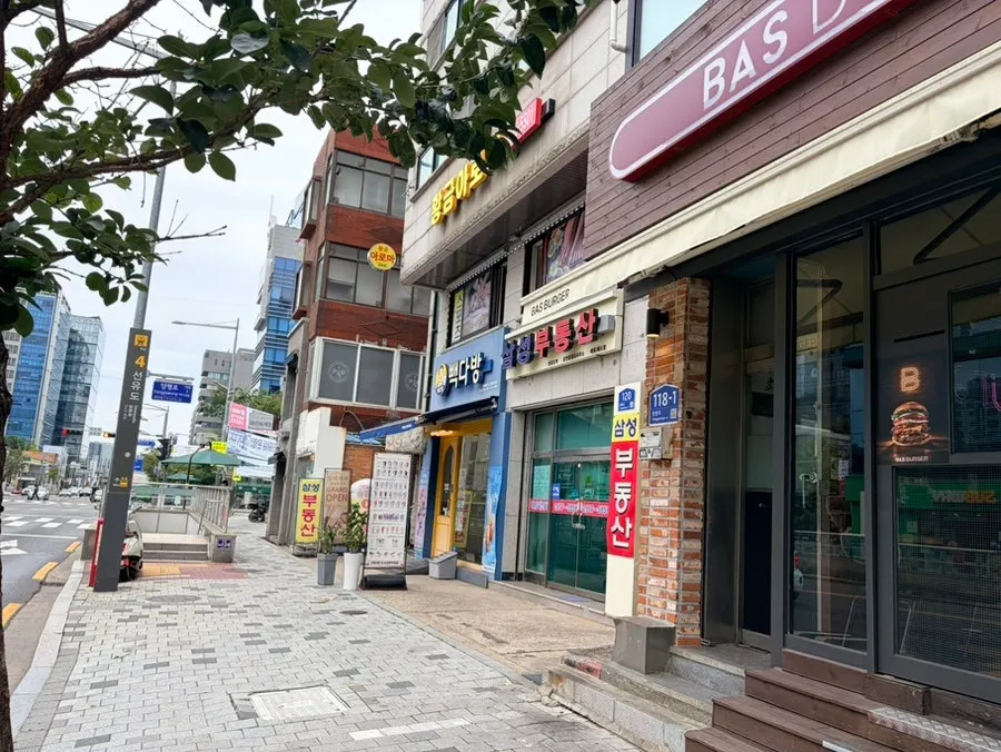 Visiting BAS Burger near Seonyudo Station