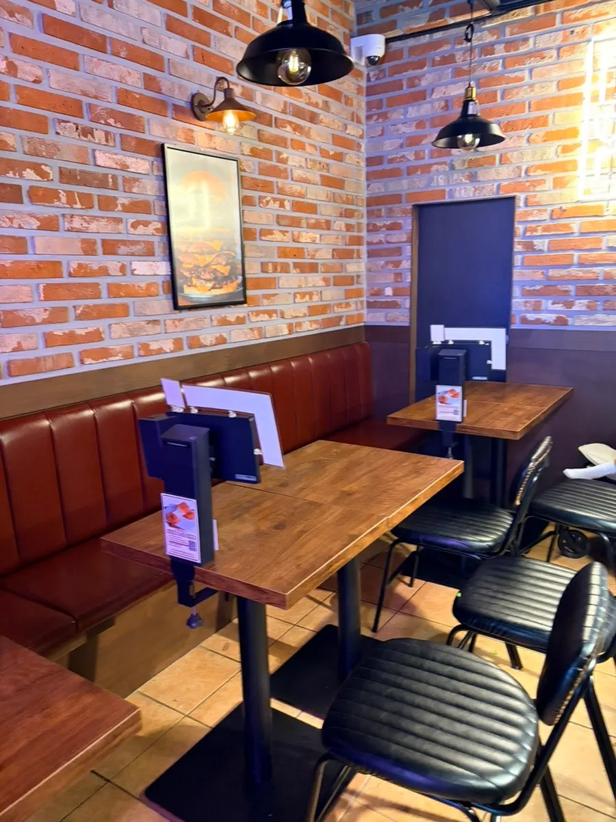 BAS Burger exterior right by Seonyudo Station