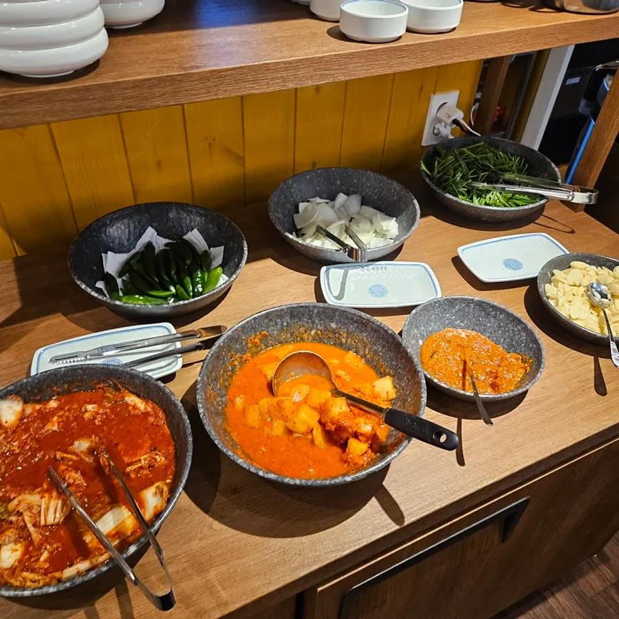 The self-serve side dish bar at Deundeun Haejanggukbap