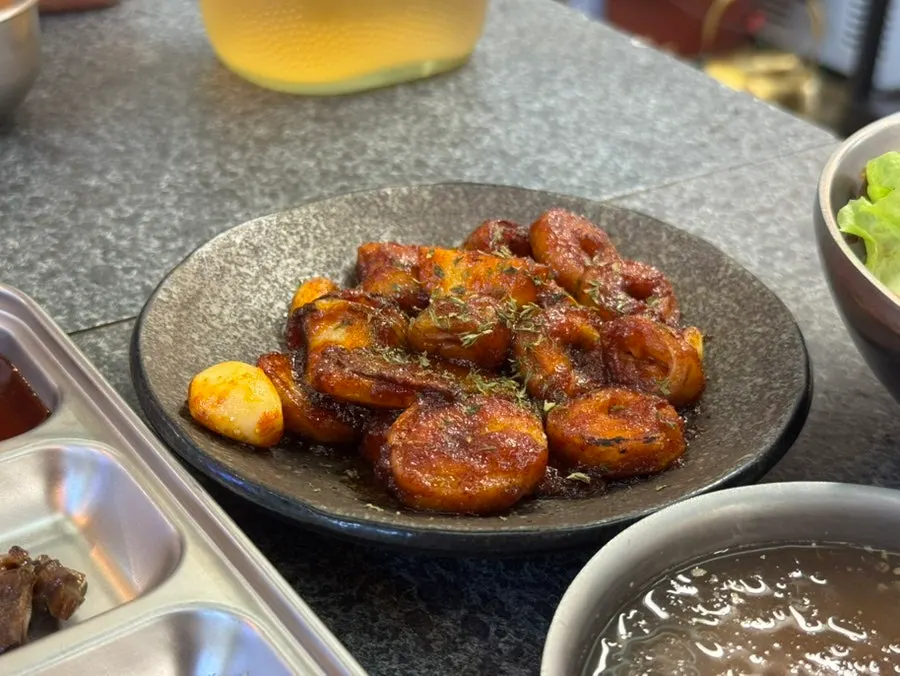 Table setting with Iberico makchang at Supbul Makchang in Bolli-dong, Daegu