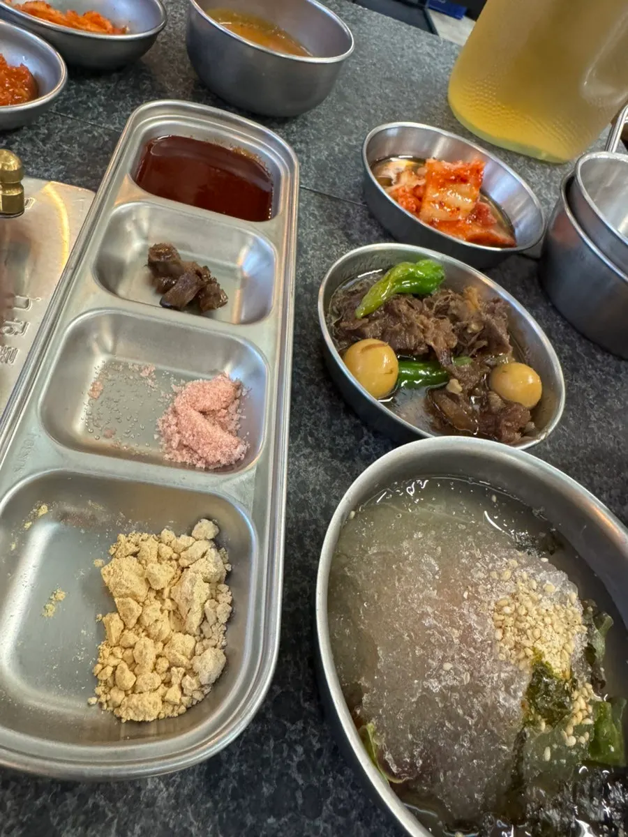 Basic side dish spread at Supbul Makchang