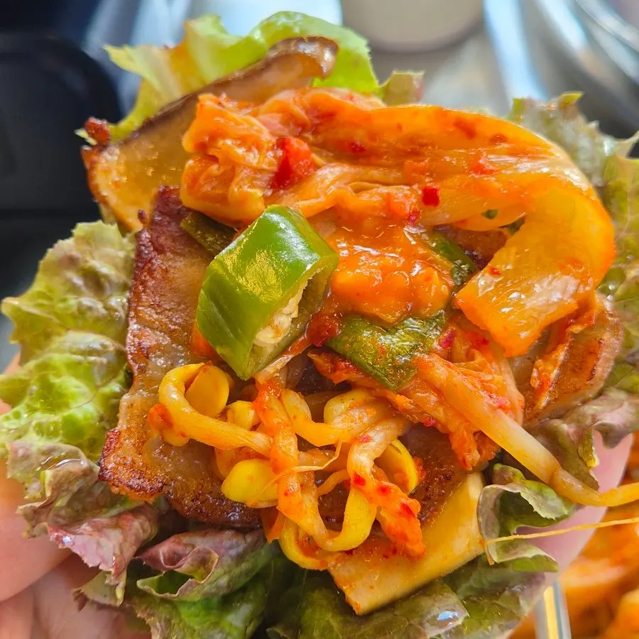 Lettuce wrap with meat and kimchi