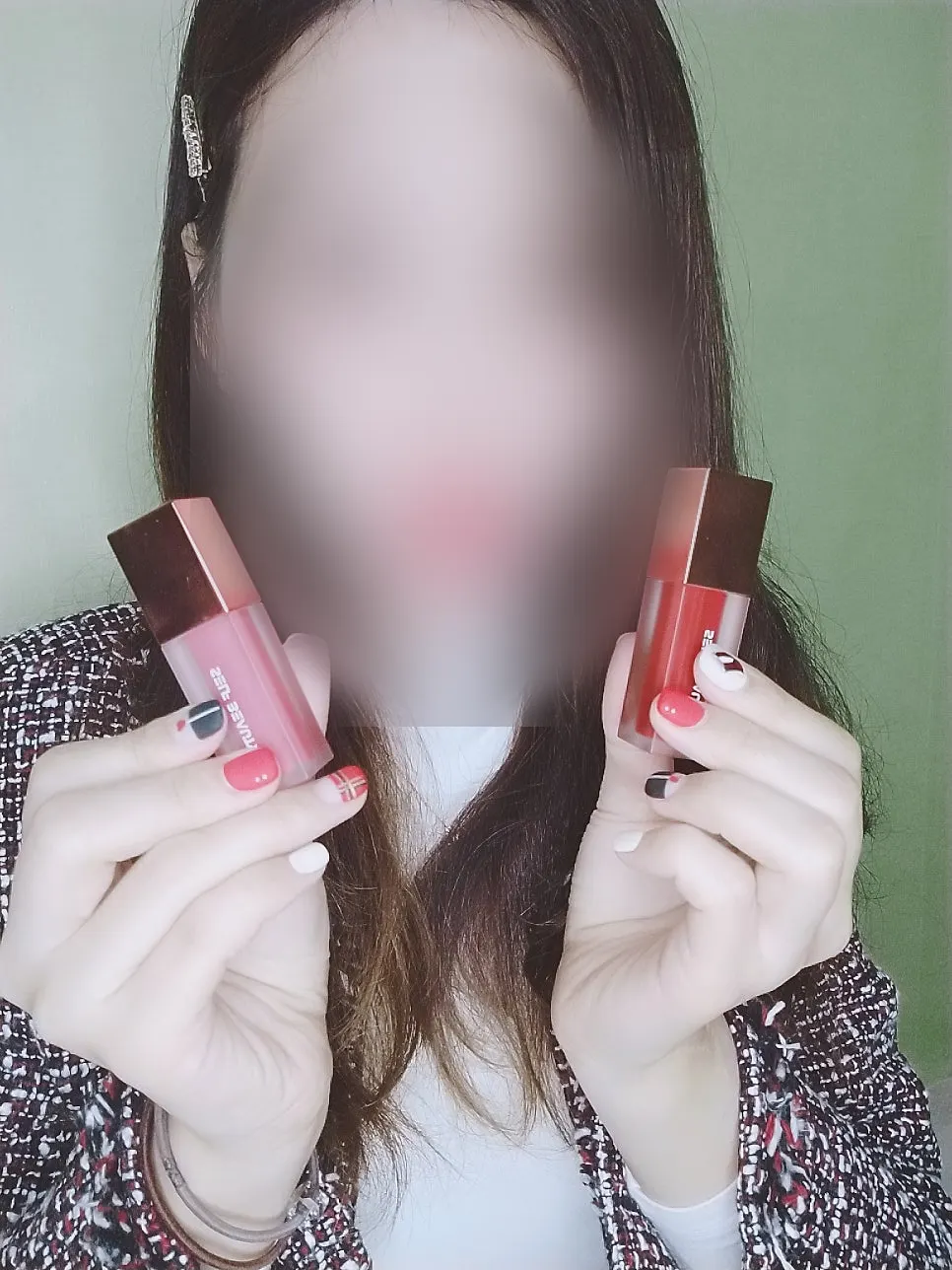 뷰티튜드 쉬어 매트 립 틴트를 바른 셀카