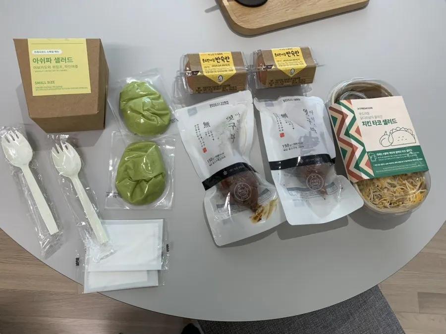 아이스팩이 함께 들어 있는 프레시코드 보냉팩 내부