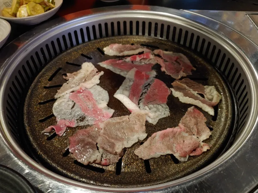 고깃집에서 제공금액으로 주문한 상차림