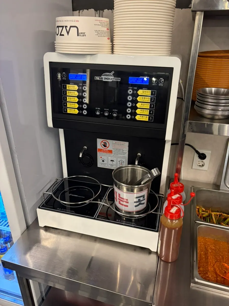 Hangang ramyeon machine at the self-service bar