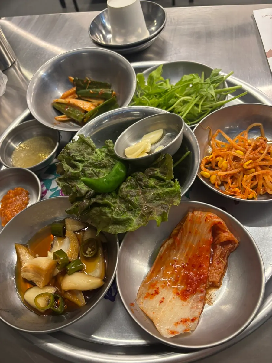 Table setting for the ordered 3 servings of frozen pork belly