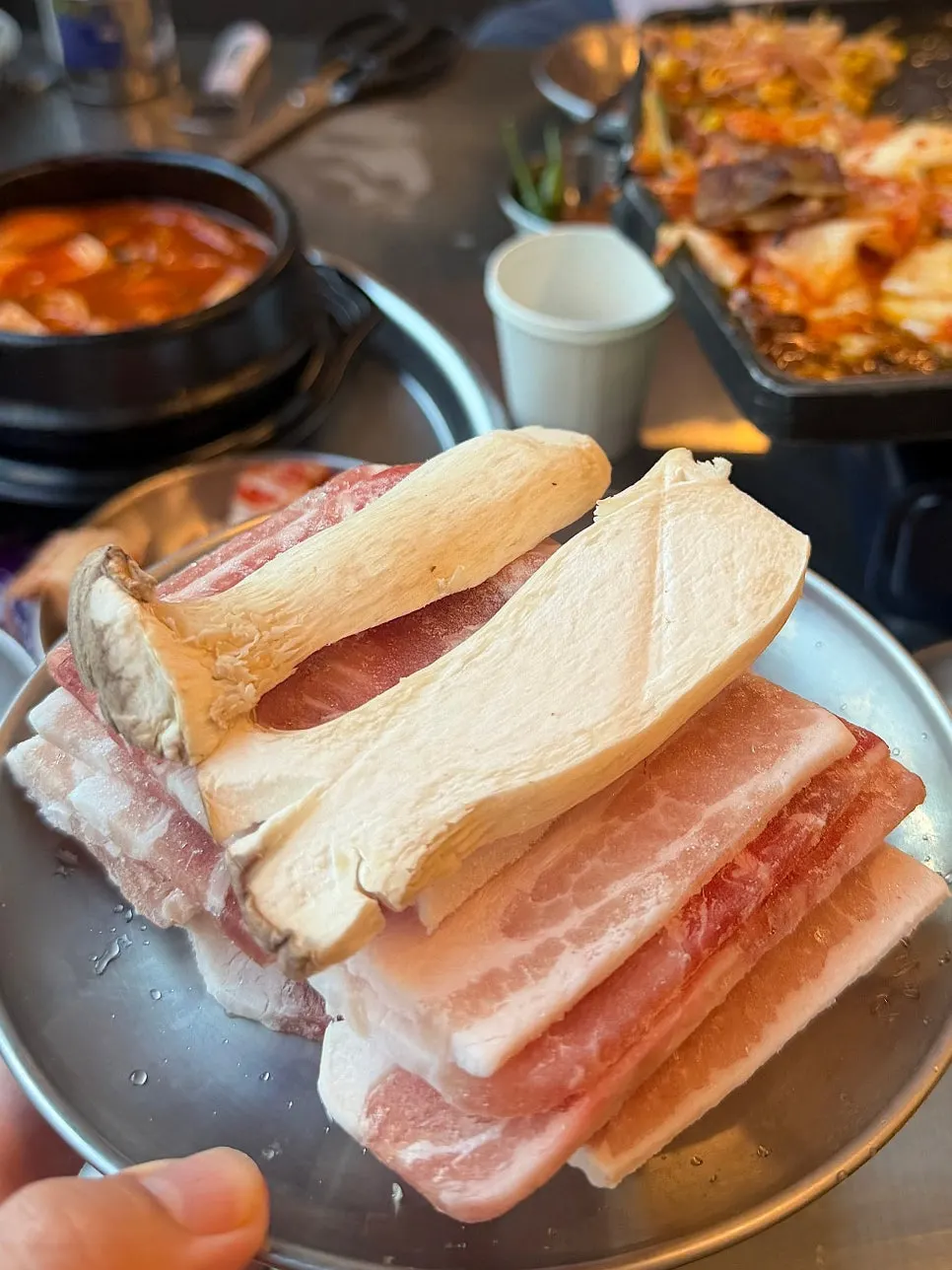 쌈에 싸 먹는 냉동 삼겹살