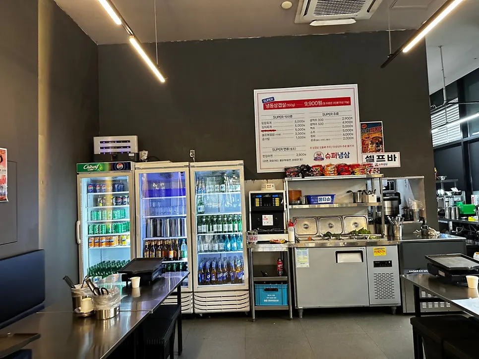 Self-service bar and drinks fridge at Super Naengsam Sangbong Main Branch