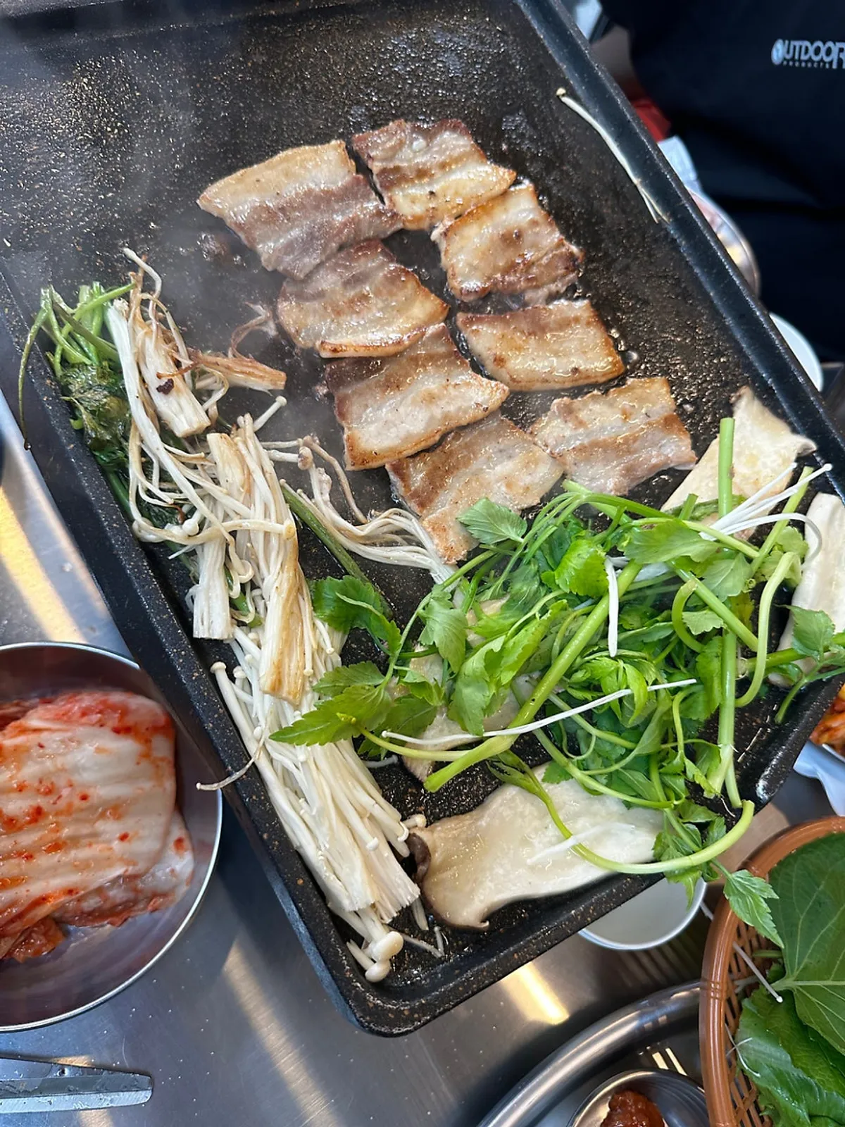 Naengsam and vegetables grilled with a sprinkle of pepper