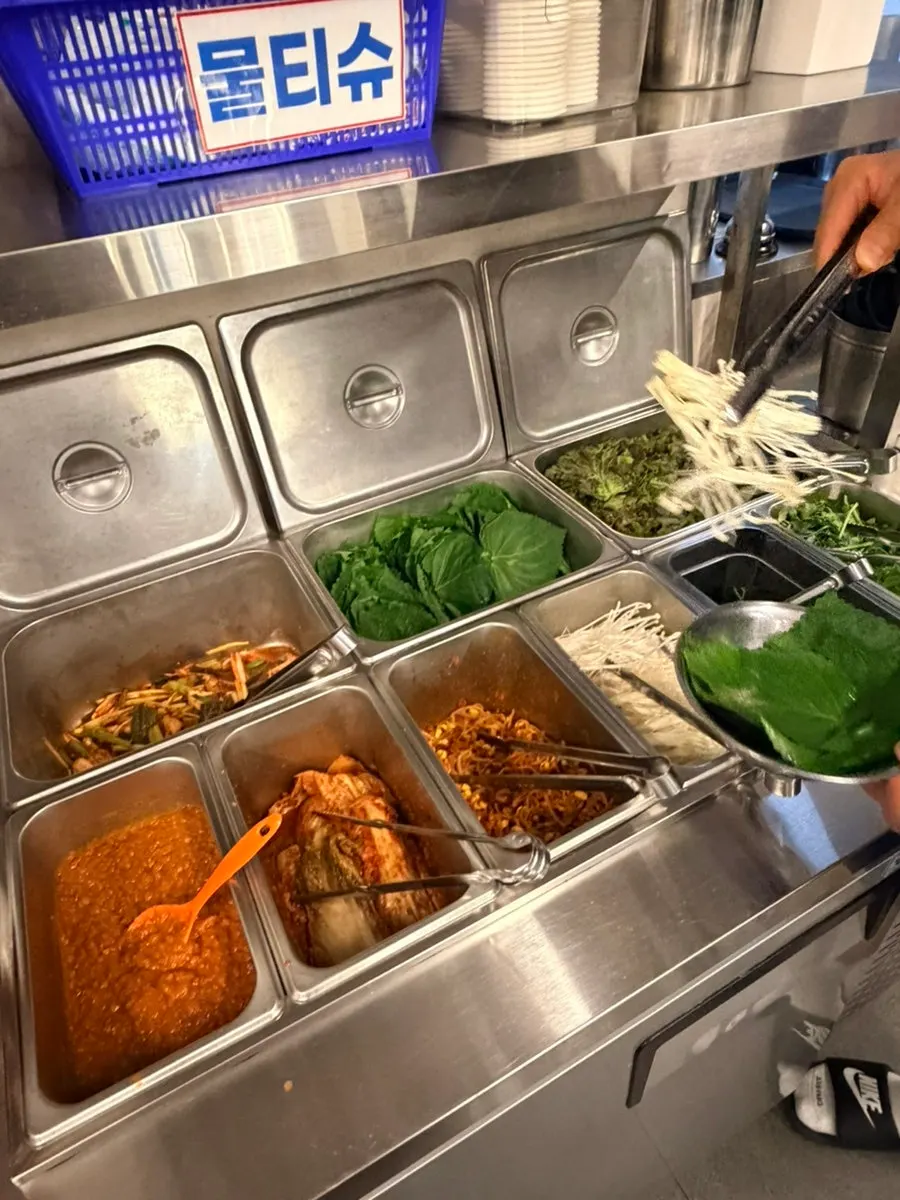 Self-serve bar stocked with greens and side dishes