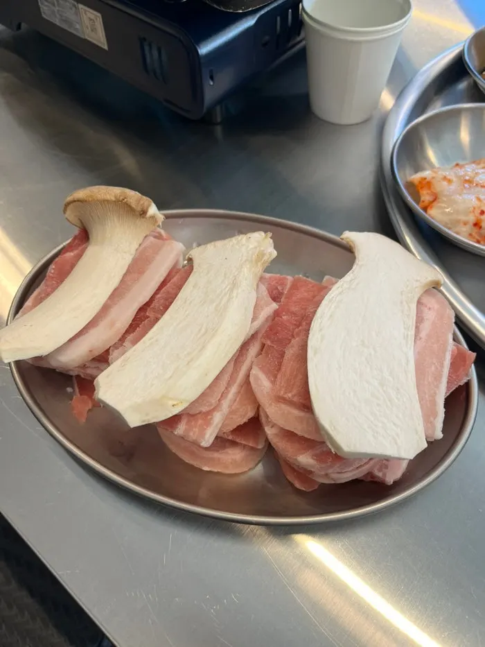 콩나물 김치 파무침 미나리 기본 찬 상차림