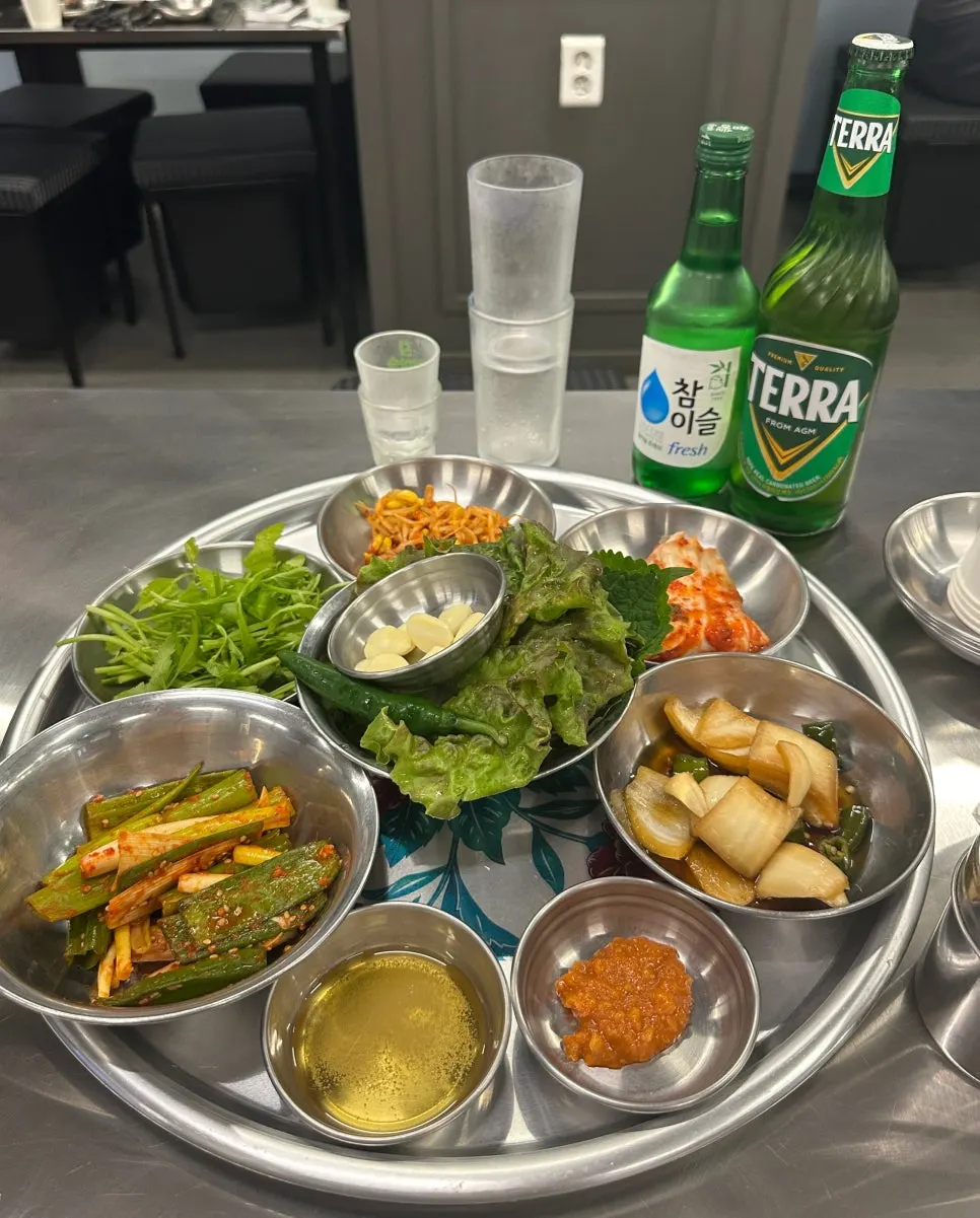 Table setting after ordering 3 servings of naengsam