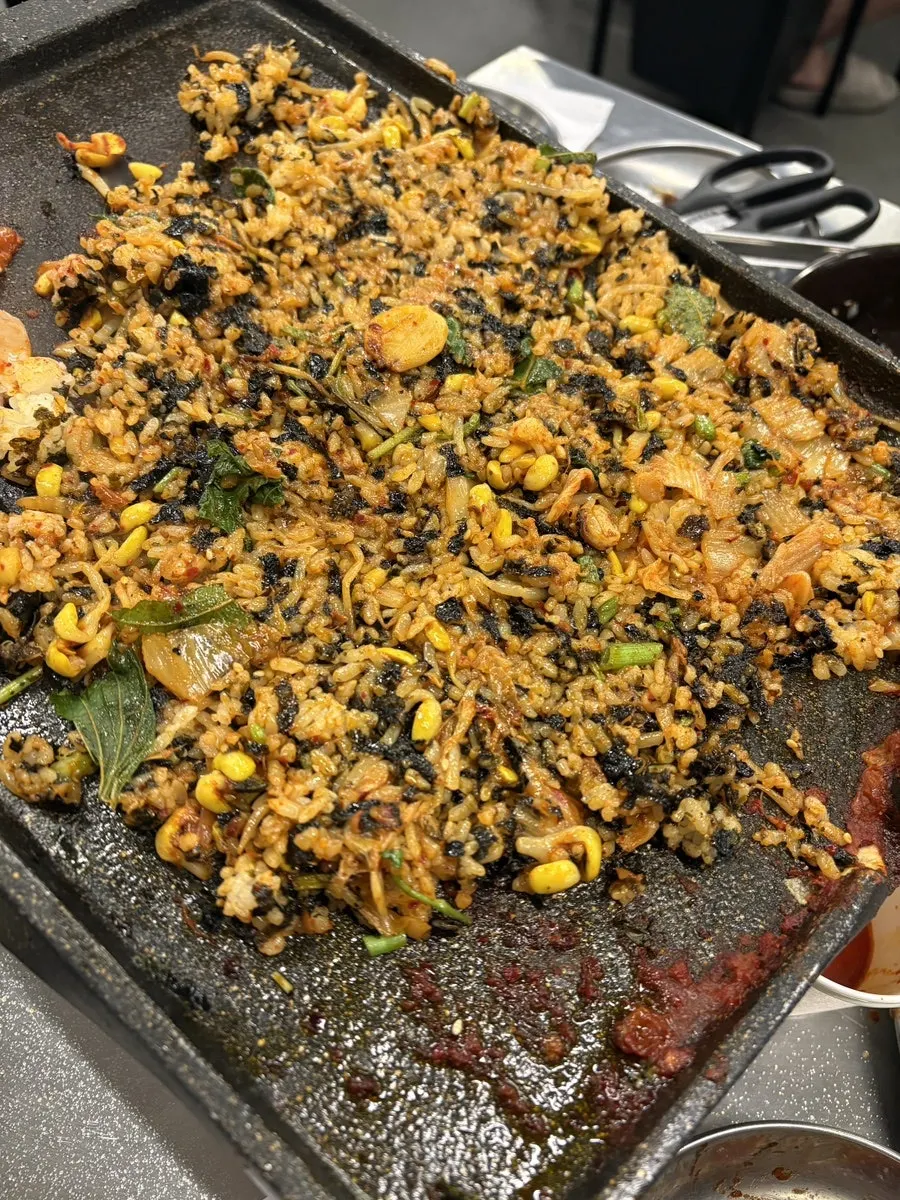Nasi goreng self-service yang digoreng langsung di panggangan