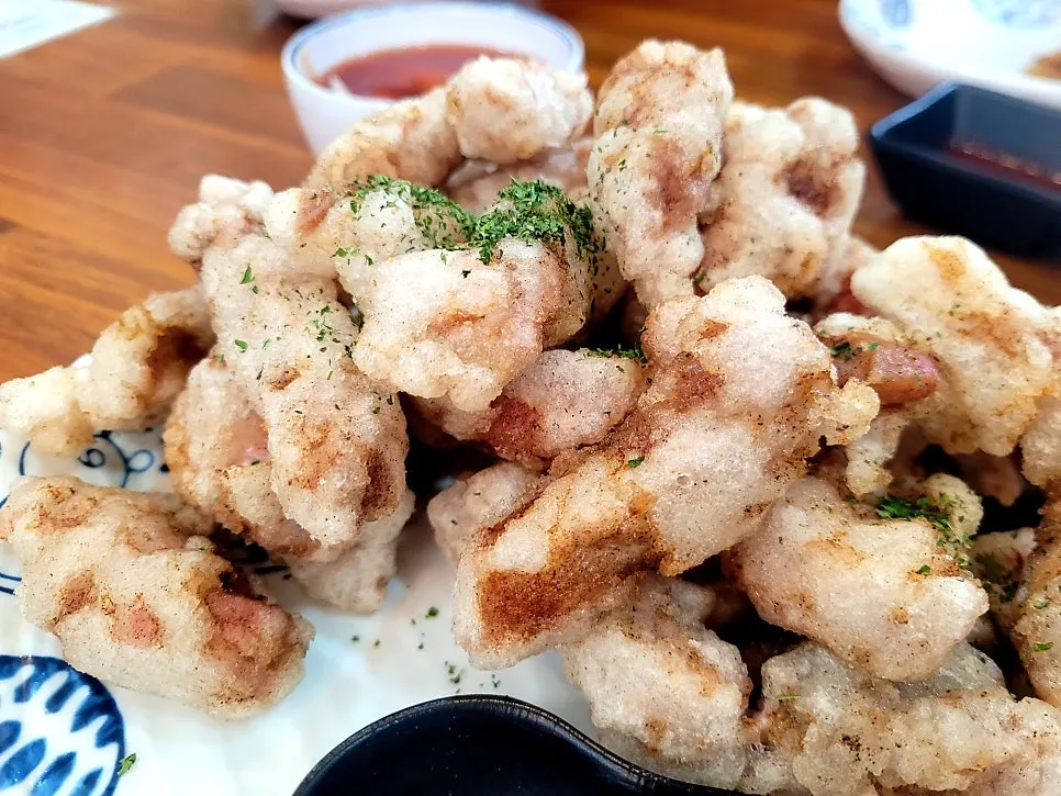 Tangsuyuk served with seasoned salt