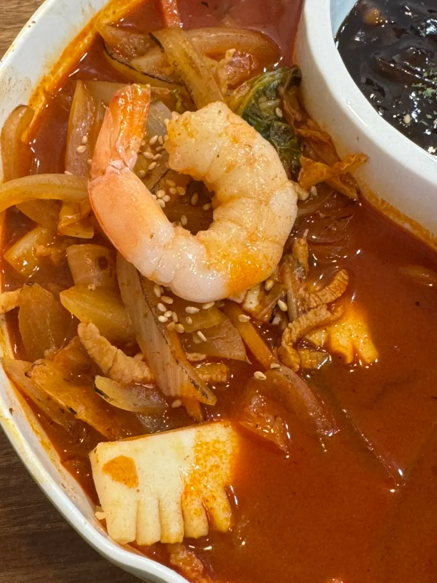 짬짜면 짬뽕 국물