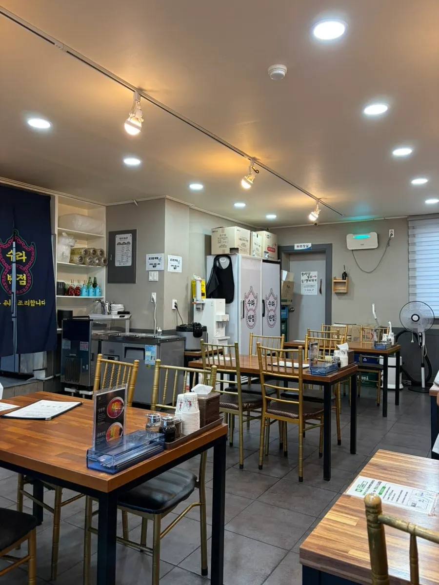 Table seating inside Surabanjeom Gaya Branch