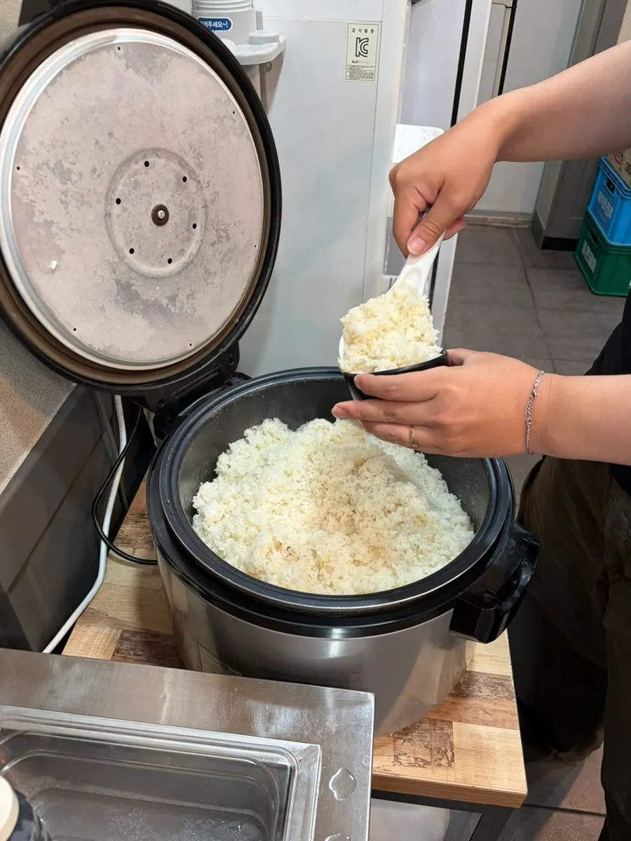 Self-serve bar with a rice cooker of free rice