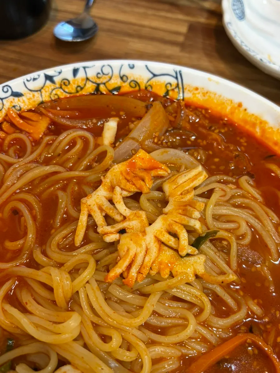 Jjamppong with shrimp and squid pieces lifted out
