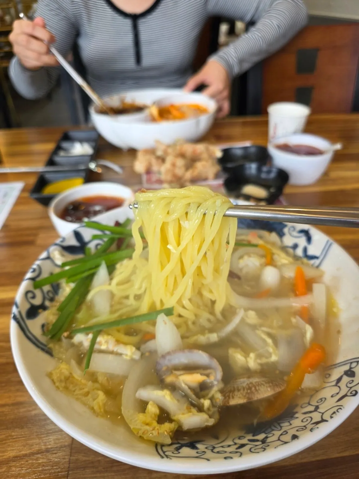 수라반점 가야점 짬짜면과 탕수육 세트 상차림
