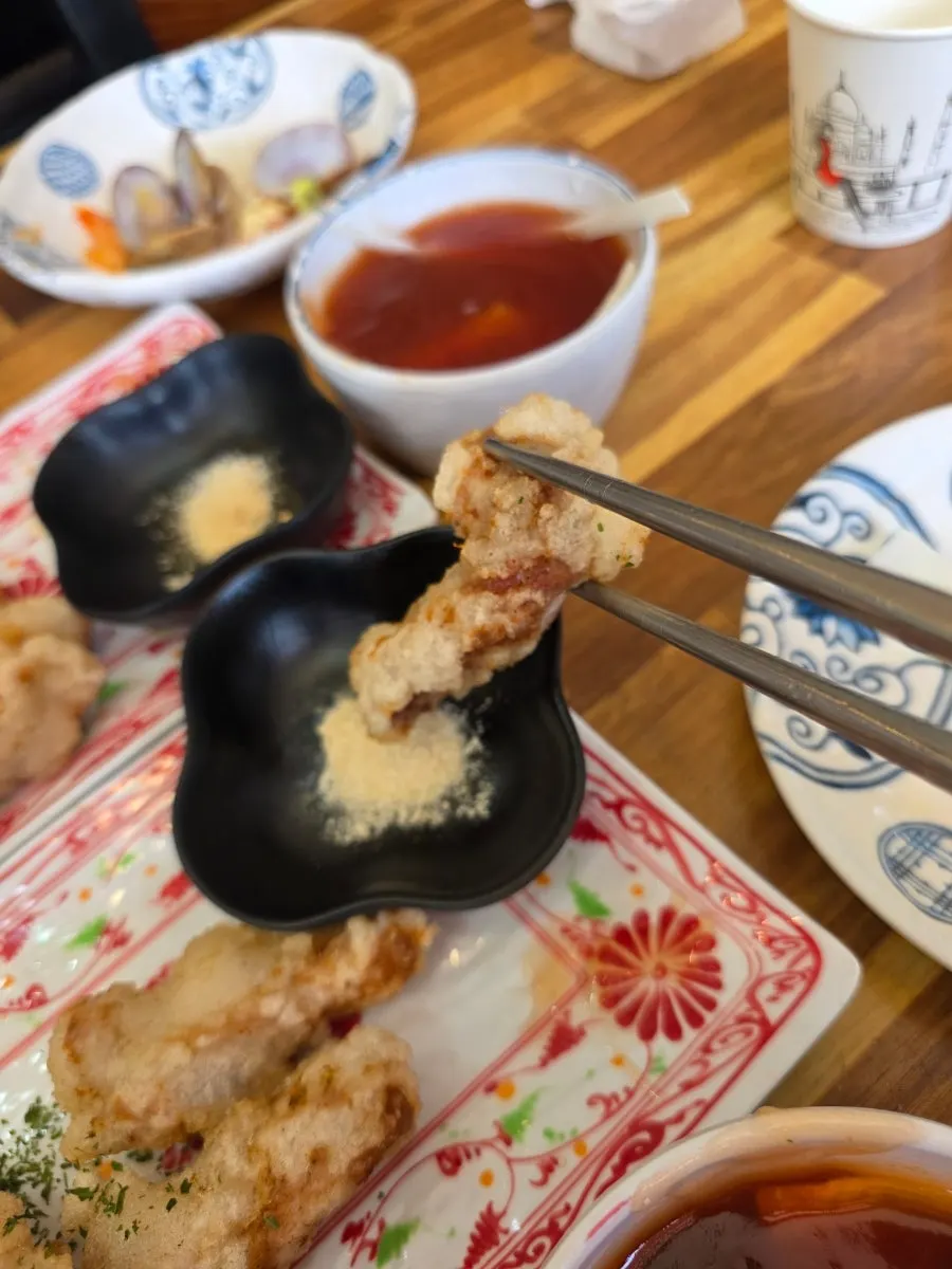 소금에 찍어 먹는 탕수육