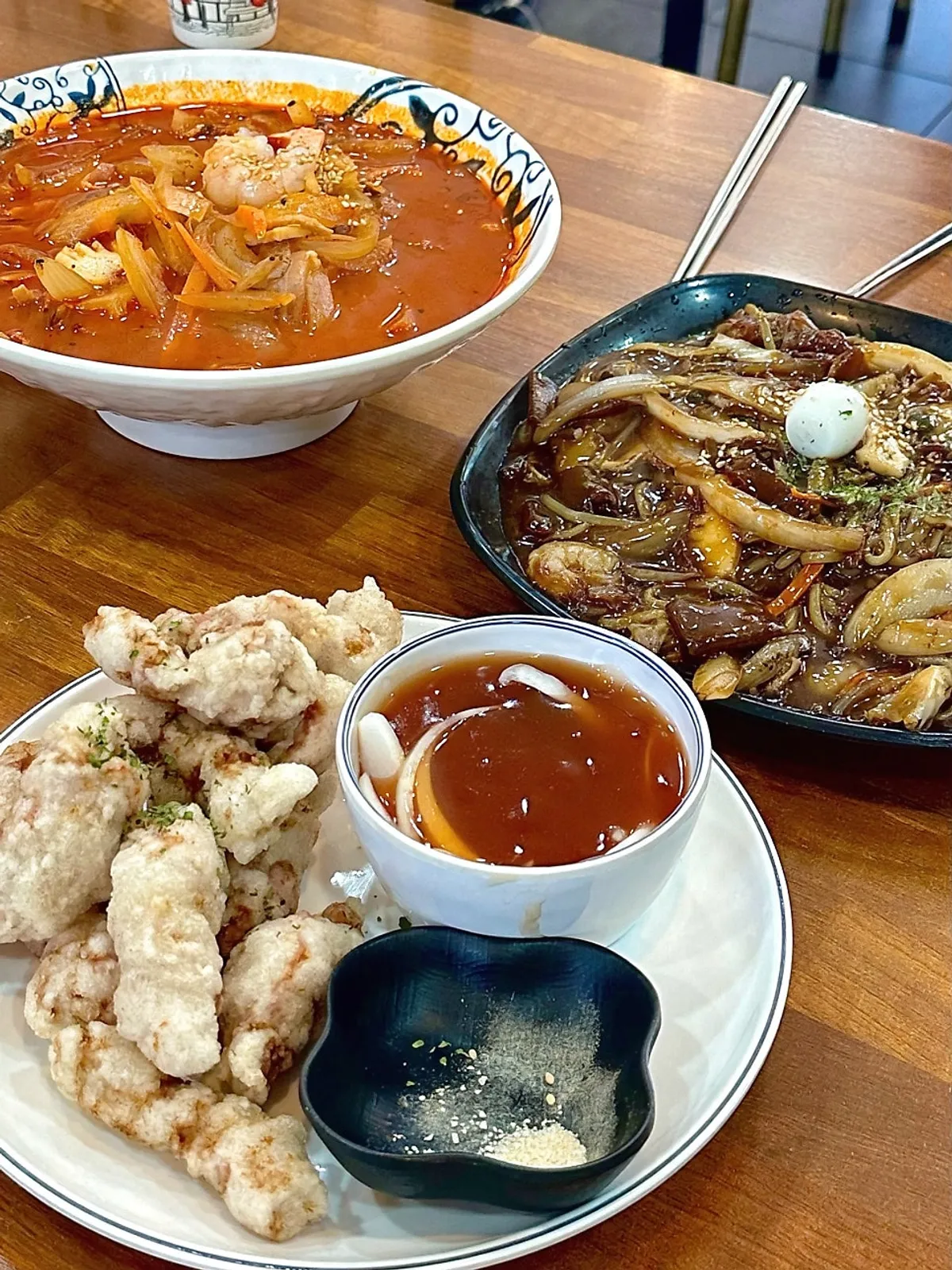 Basic side dish setting of onion and pickled radish