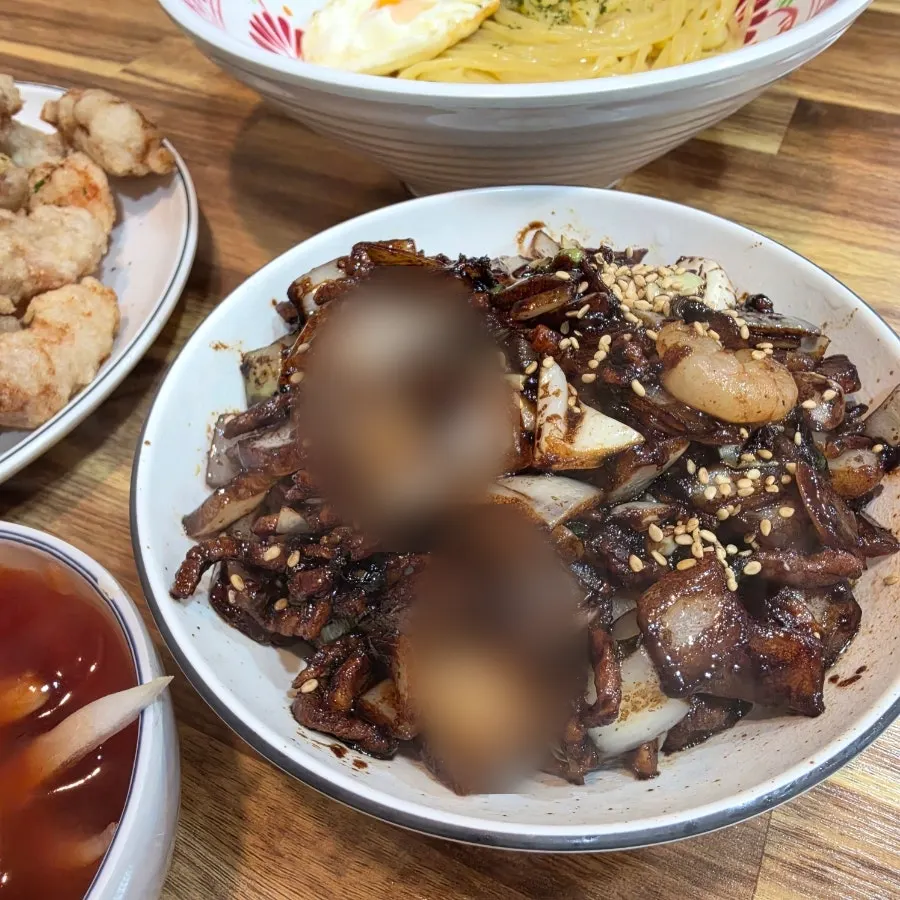 Shrimp ganjajang topped with shrimp and vegetables