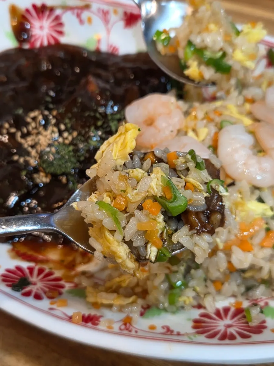 Tangsuyuk dipped in jjajang sauce