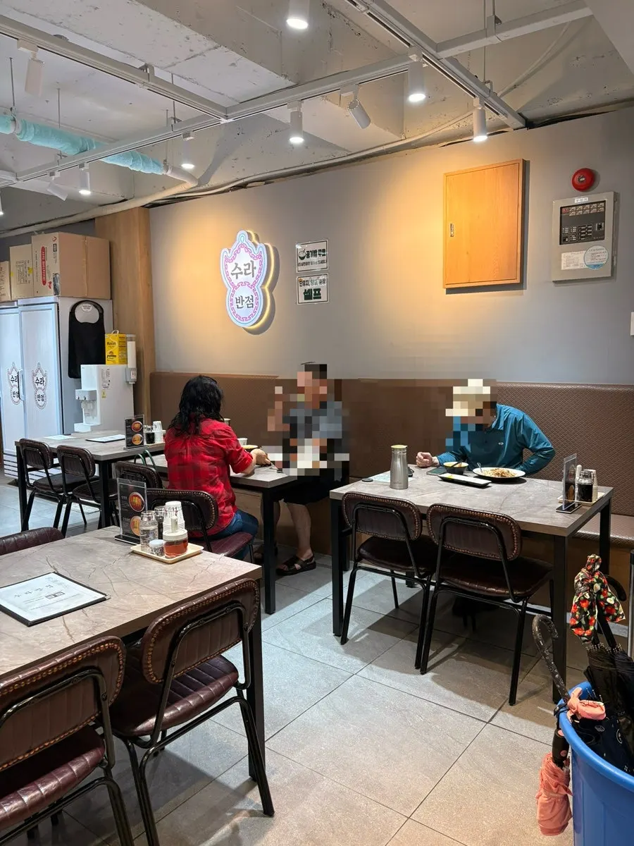 スラバン西面店の入り口全景