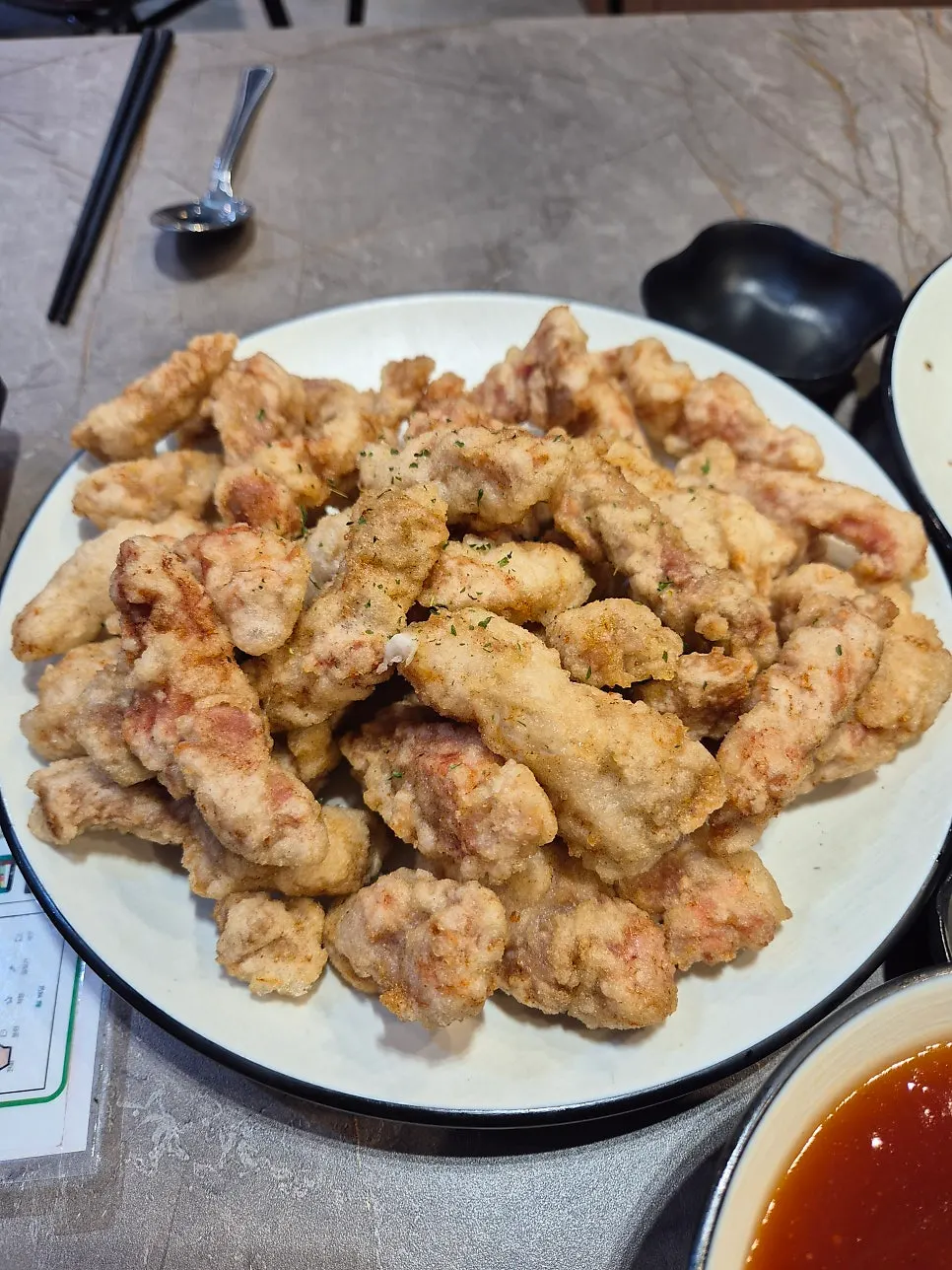 파슬리를 뿌린 찹쌀탕수육 중자