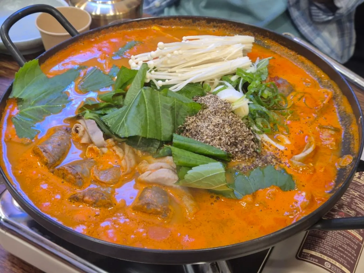 빛깔 좋은 수라옥순대국 깍두기