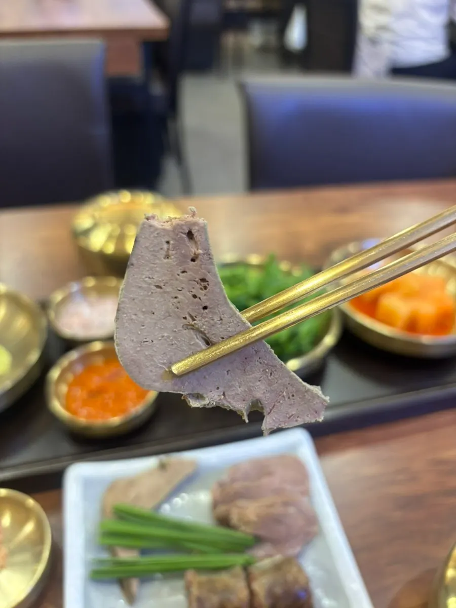 먼저 나온 정식 추가 접시