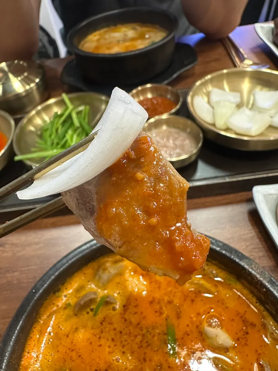 소금에 찍어 먹는 부속 고기