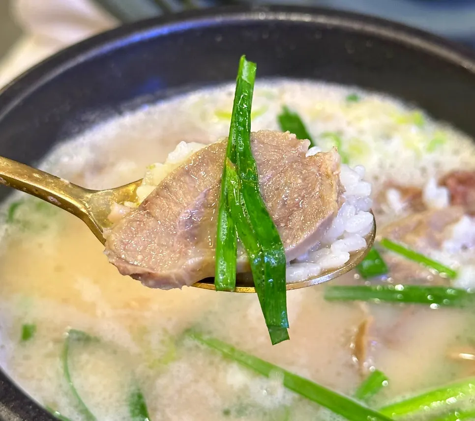 곰탕처럼 맑은 순대국 국물