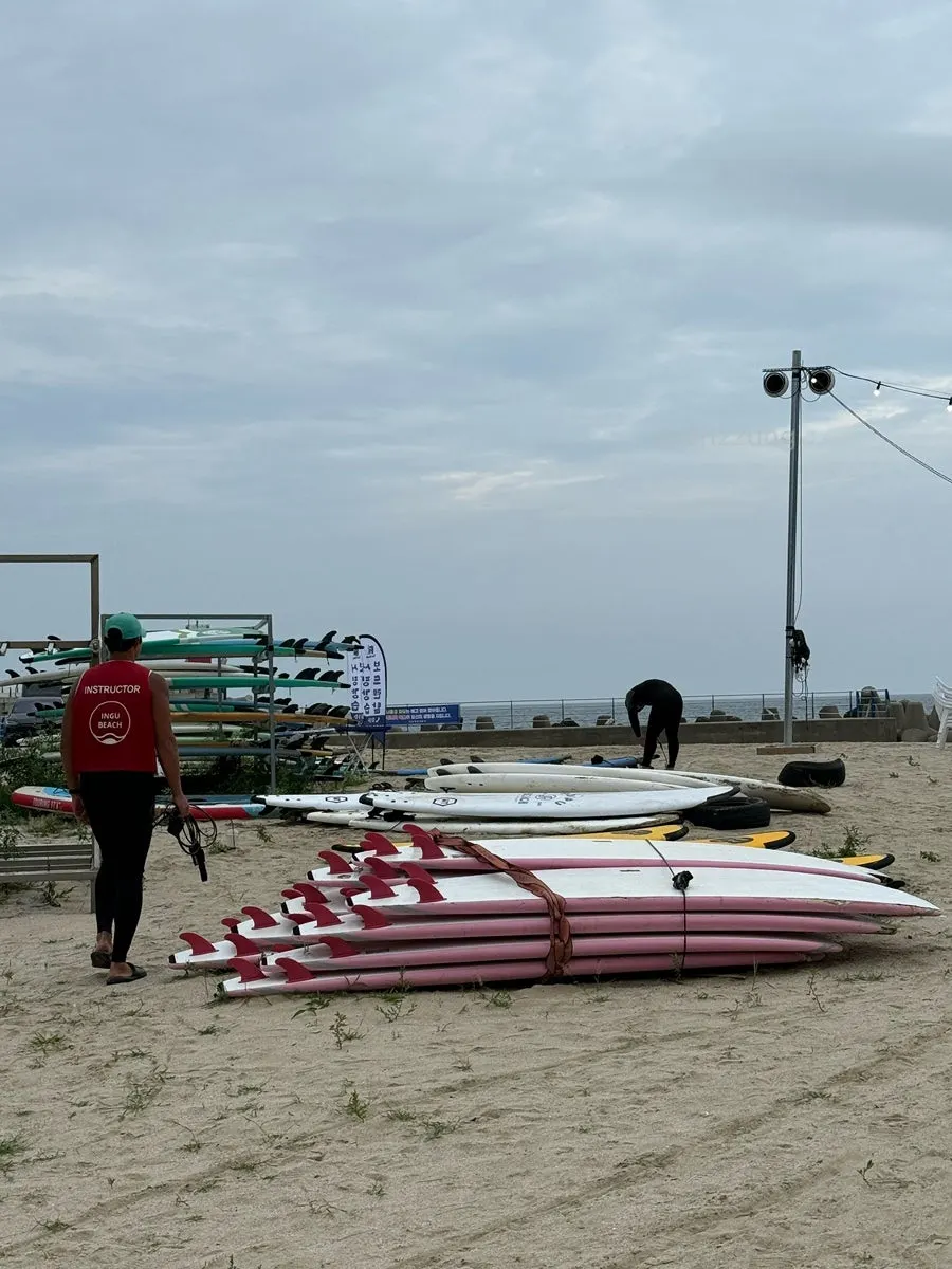 Practicing paddling posture during ground simulation