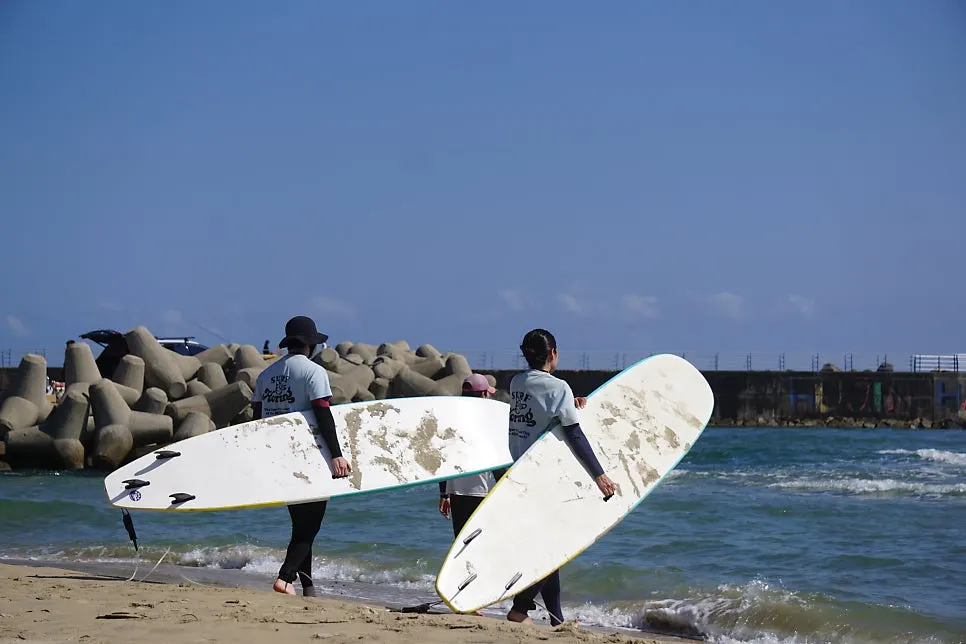 Carrying the board into the ocean at Seolak Beach